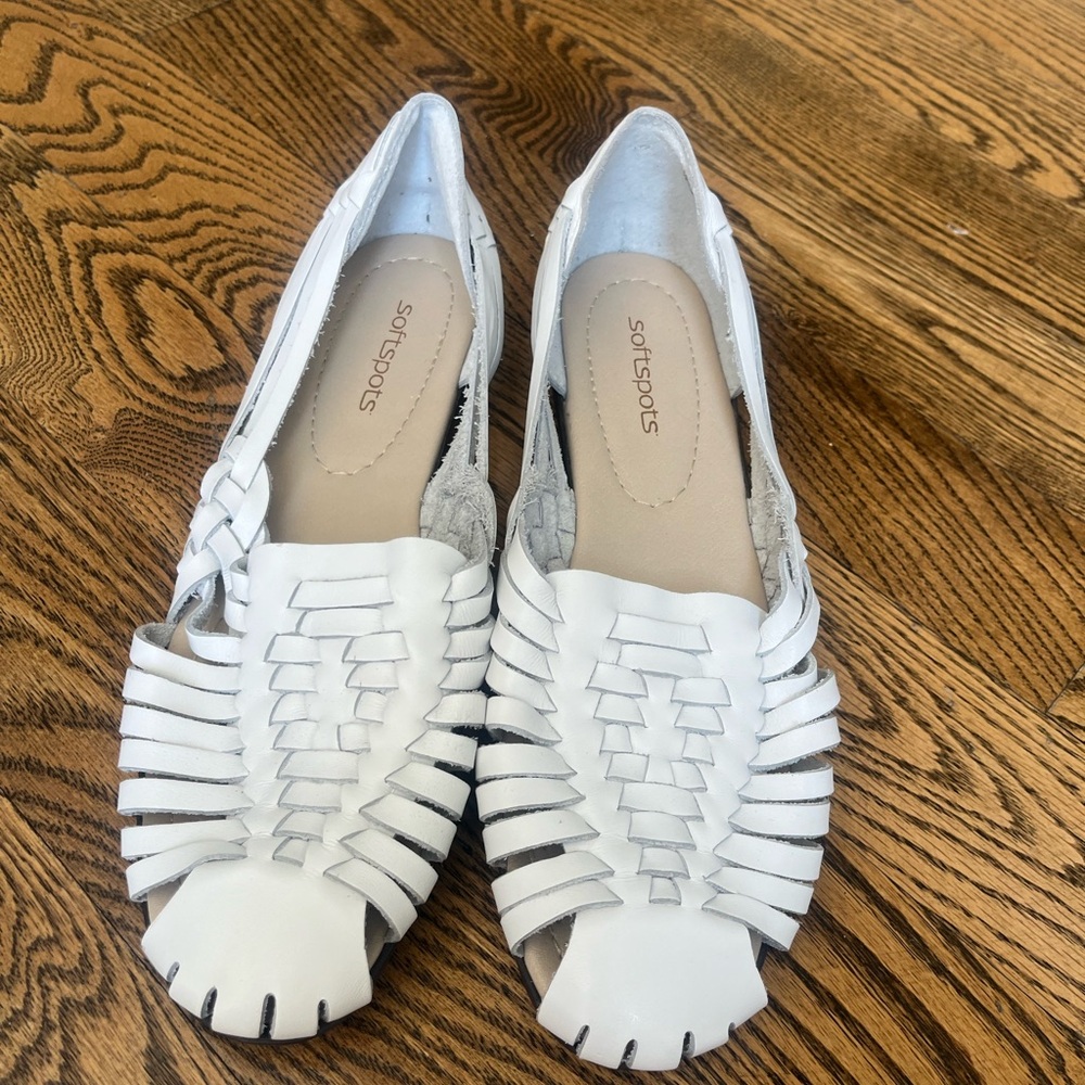 Softspots Women's leather woven White sandals slip on size 10